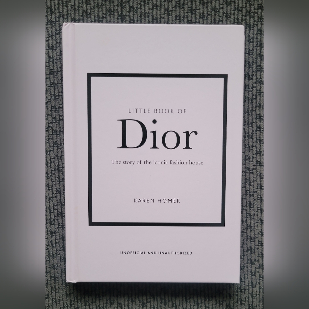 DIOR Luxury Bundle!  Book, Dustbag, Keychain/Bagcharm, Playing Cards - Picture 11 of 15